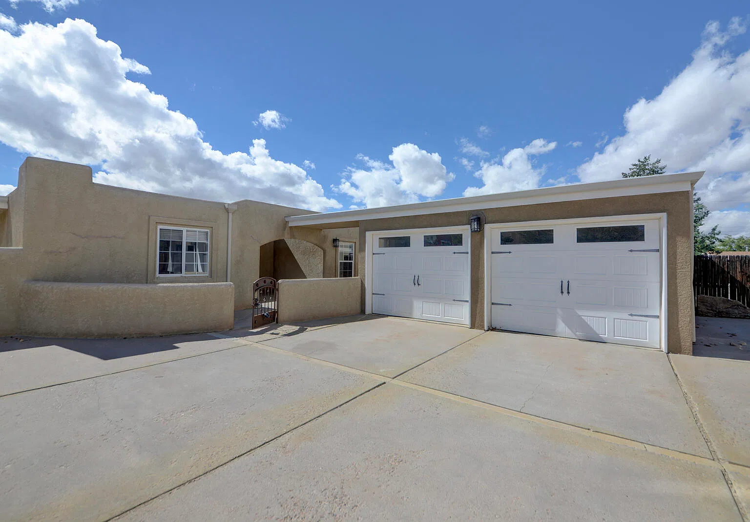 4 bed, 2.0 bath, 1912 sqft, $2,300 — Photo 1