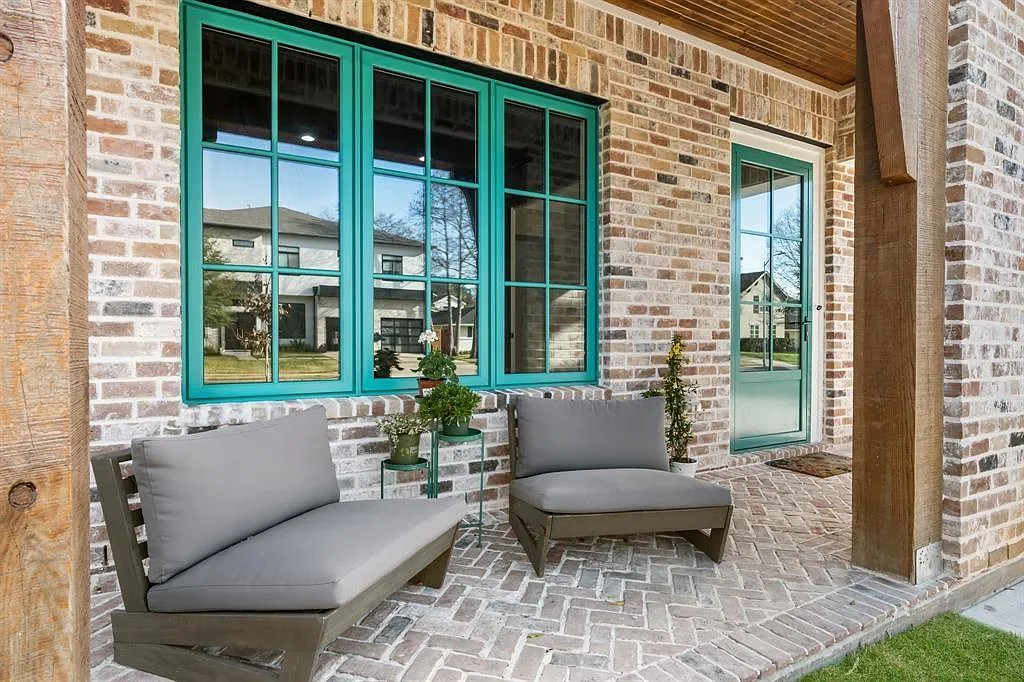 4 bed, 3.5 bath, 4299 sqft, $6,495 — Photo 4