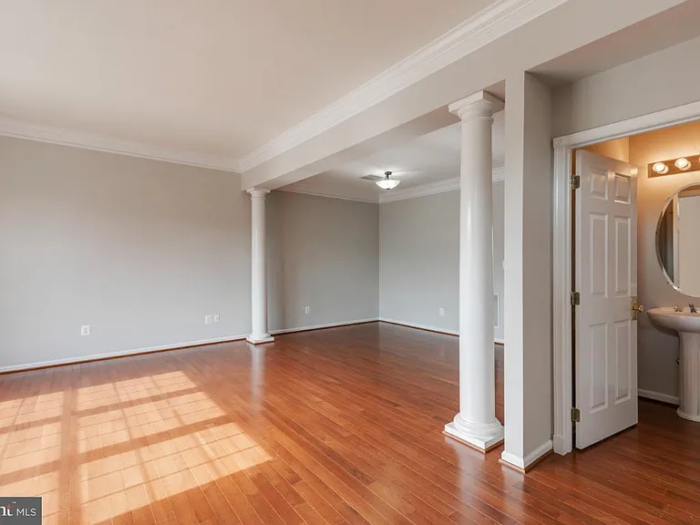 25286 McIntyre Sq — Photo 7