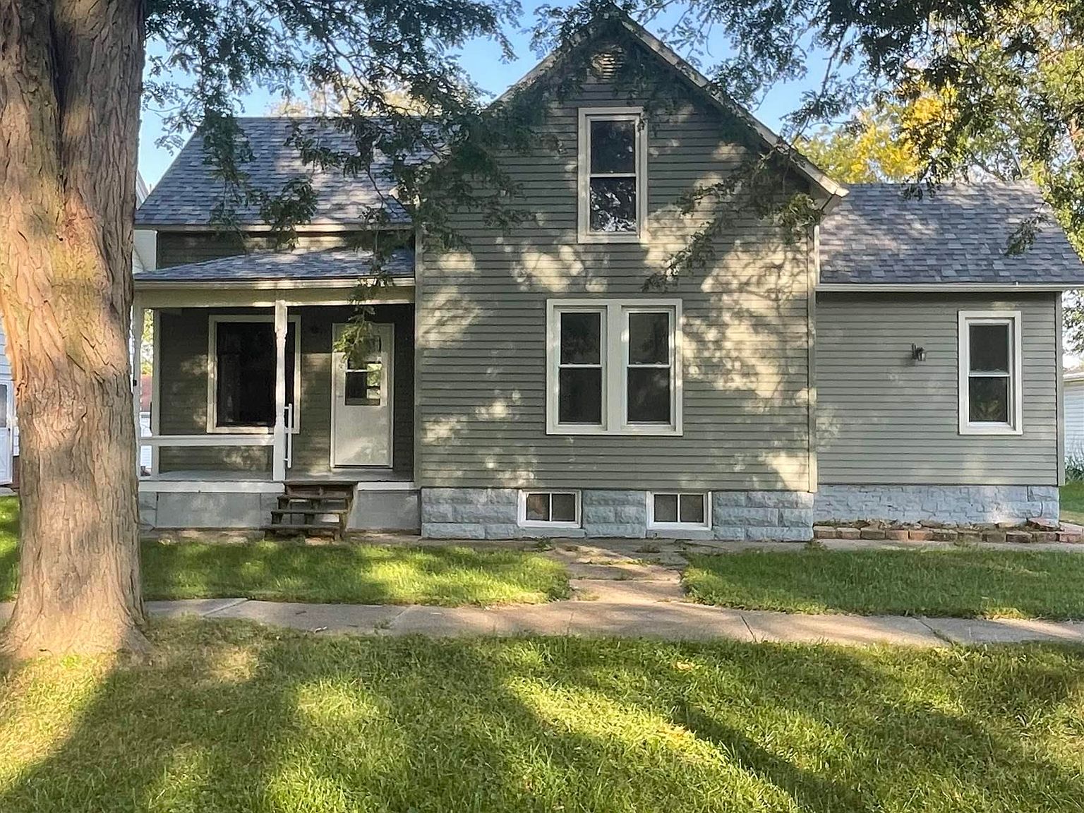 106 S Lubeck St, Holstein, IA 51025 Zillow