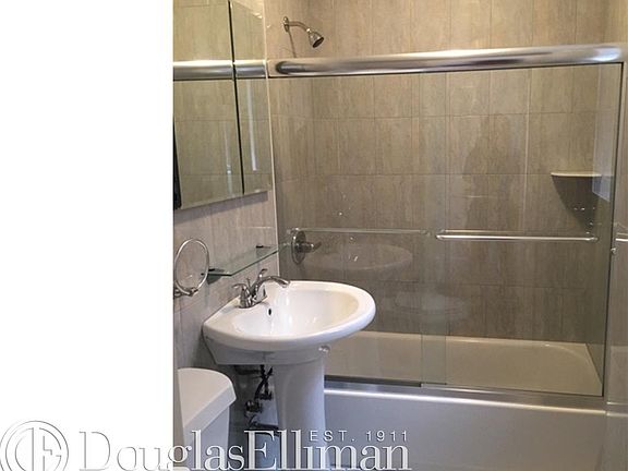 4th image of 3657 Broadway APT 2G