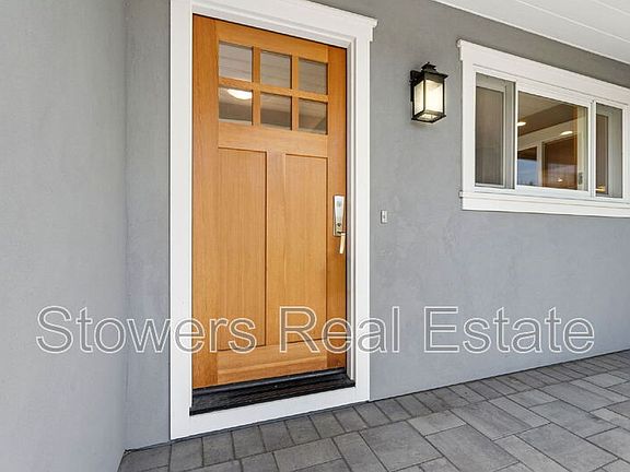 3rd image of 1099 Larch Ave