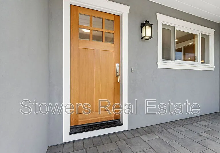 1099 Larch Ave — Photo 3