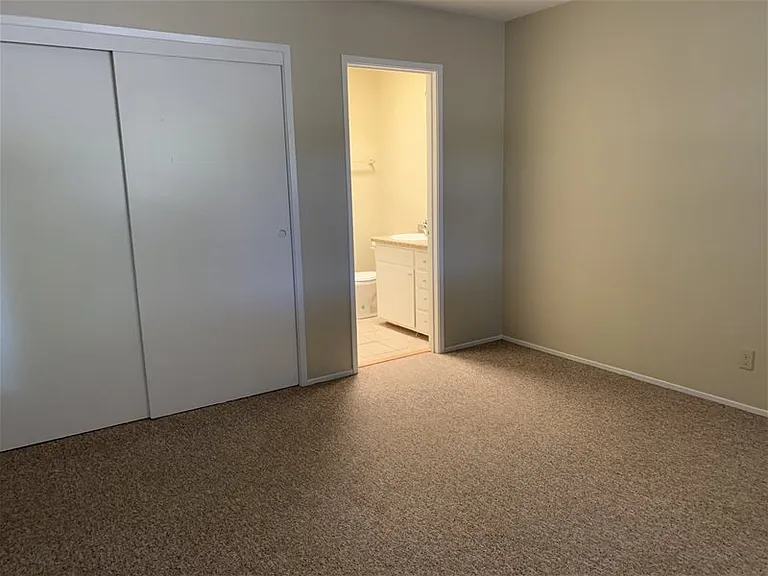 707 Hawthorne Ln — Photo 9