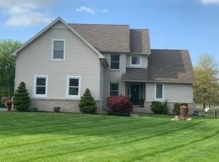 9888 Fountain Ln, Fowlerville, MI 48836