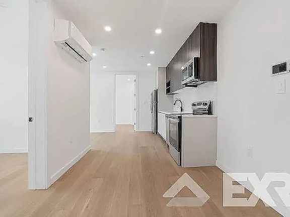 3rd image of 3216 Glenwood Rd #6D