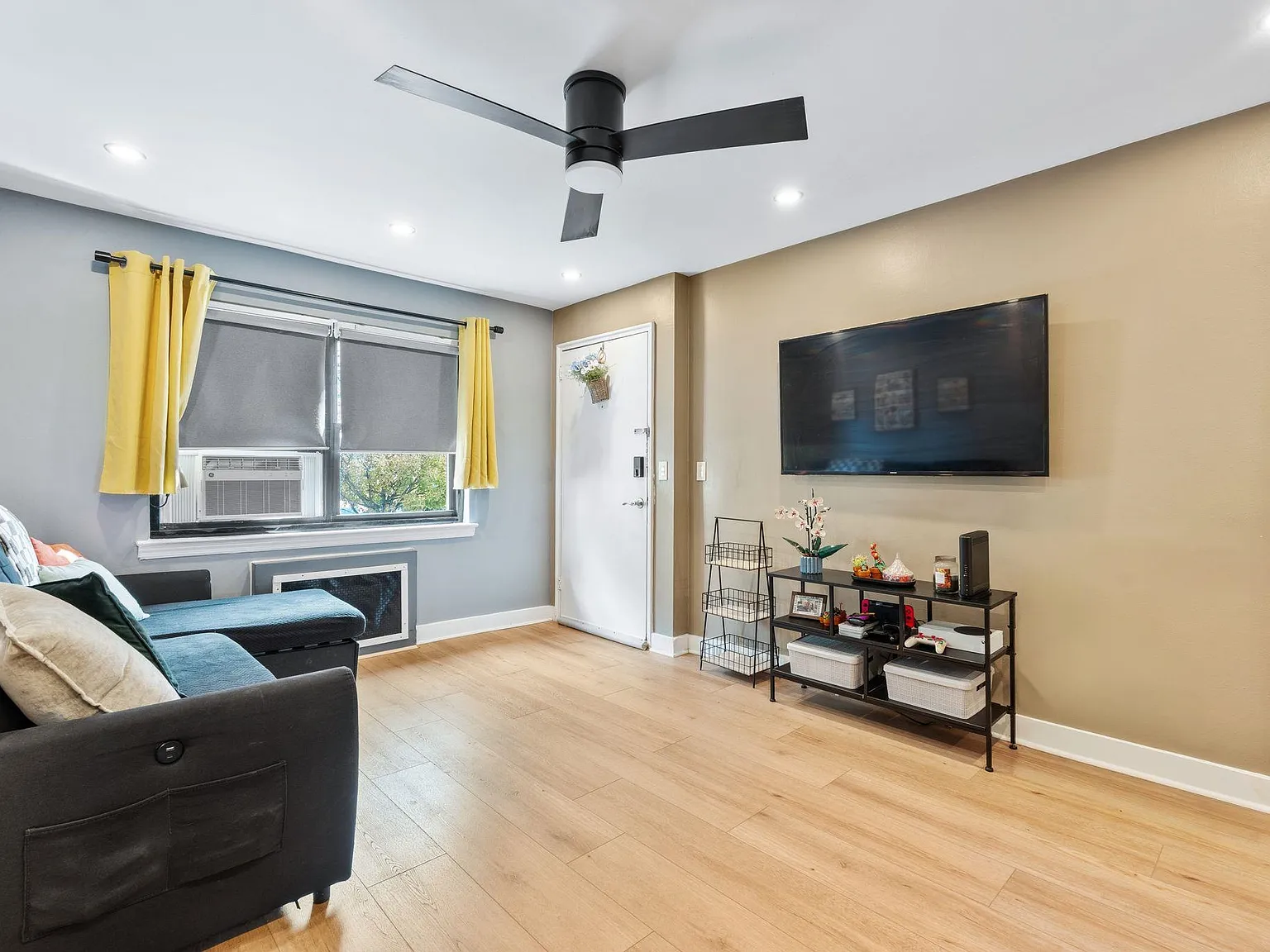 1 bed, 1.0 bath, 450 sqft, $2,000 — Photo 3