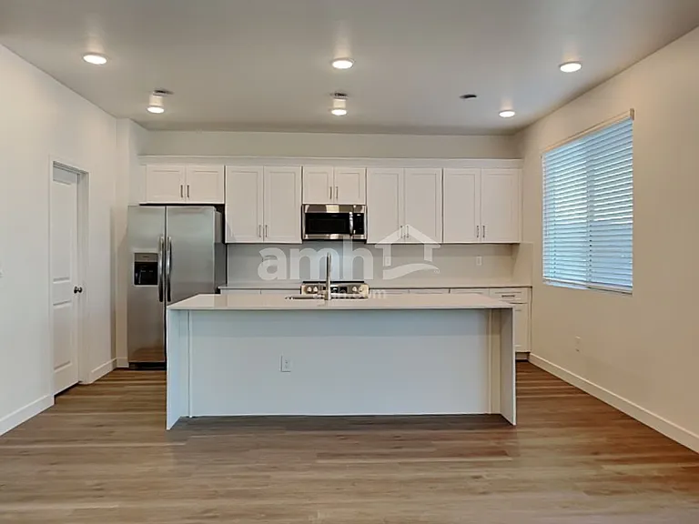 12524 W Flynn Ln — Photo 4