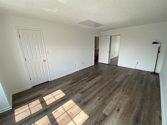 5th image of 60 Cottonwood St