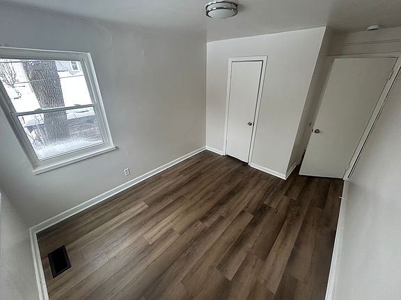 5th image of 2616 Newport Ave #3
