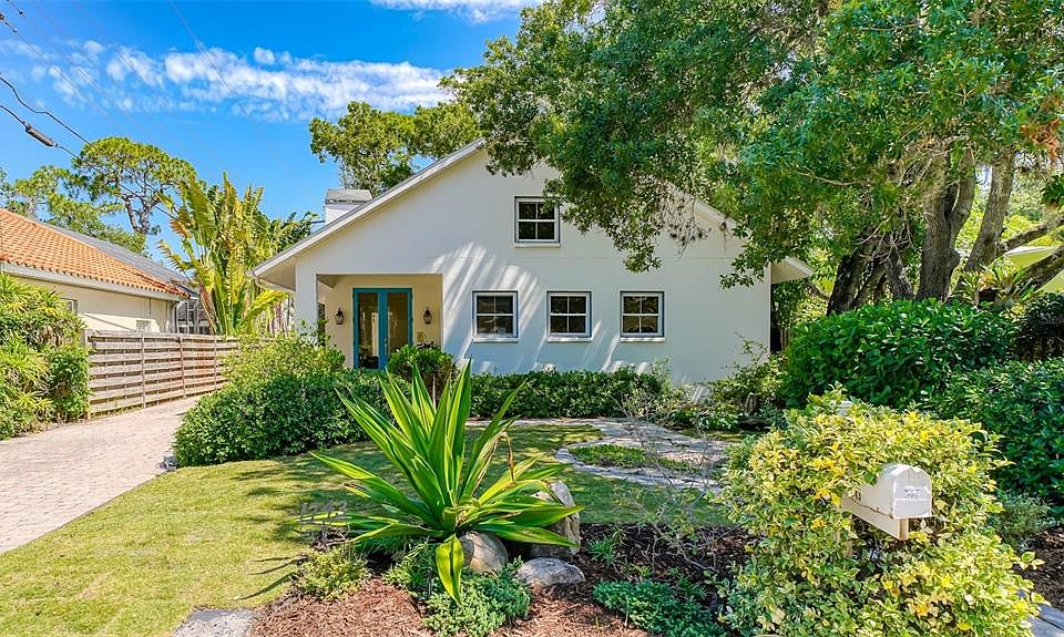 1st image of 1743 Alta Vista St