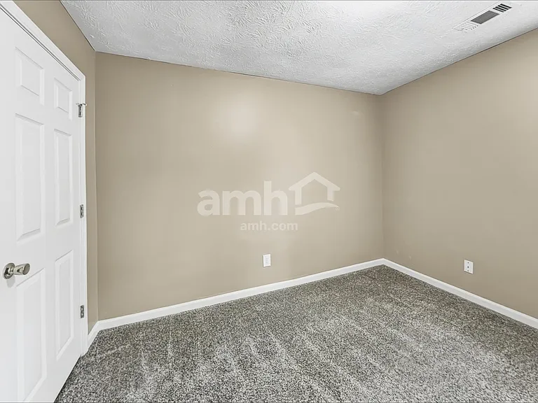 451 Bellingham Dr — Photo 18