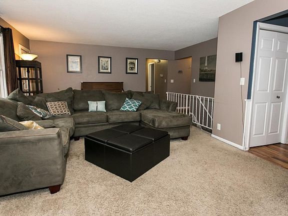 4th image of 960 20th Ave N