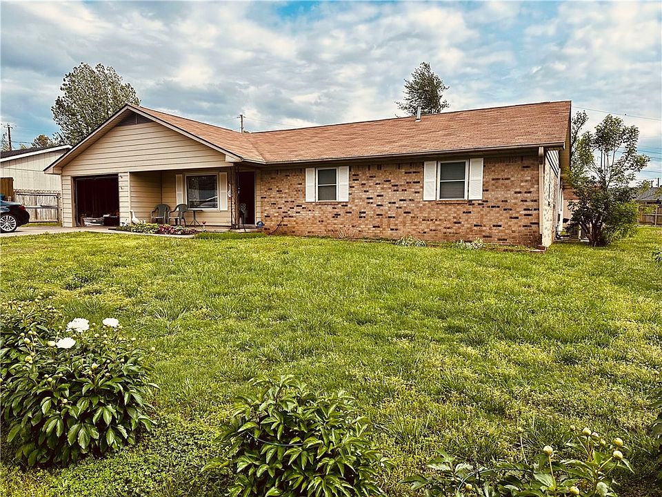 1st image of 610 Royal Ln
