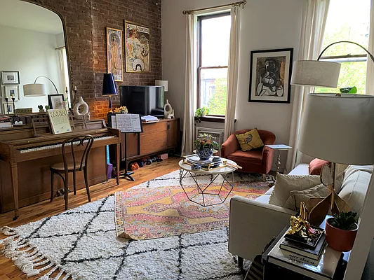 Rented by Joe Gotham LTD | media 10