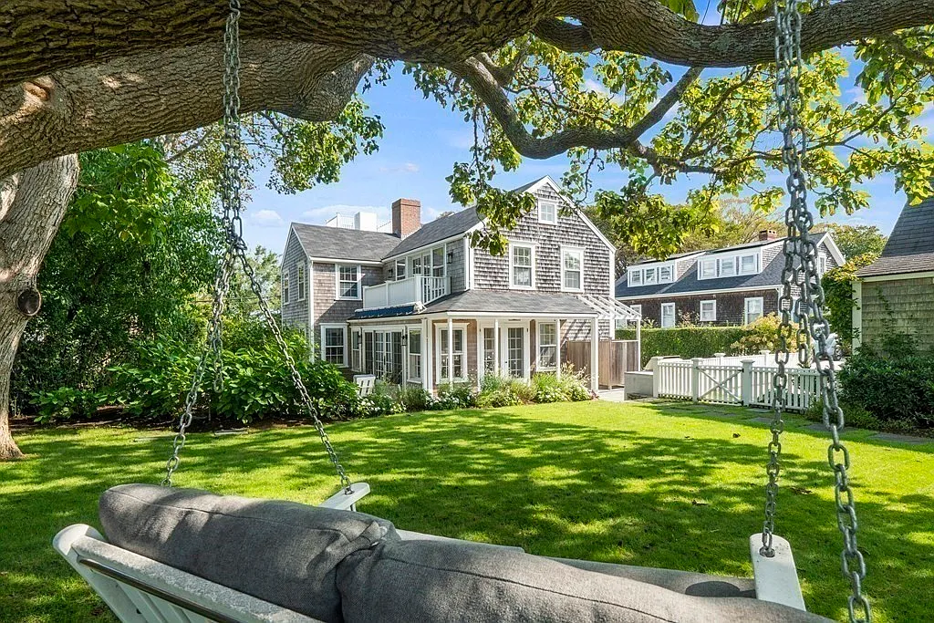 6 bed, 6.5 bath, 4781 sqft, $40,000 — Photo 1