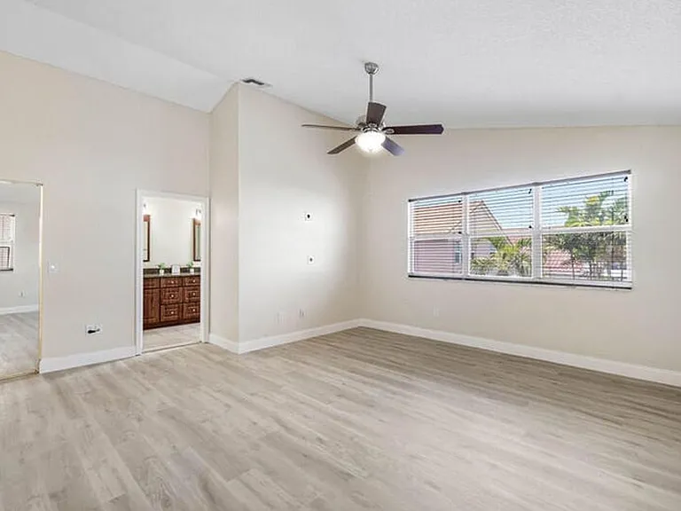 10425 Buena Ventura Dr — Photo 16