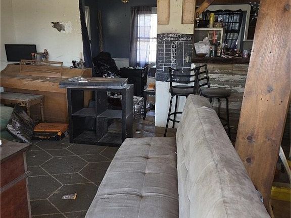 4th image of 641 Eldon Rd