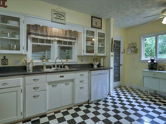 2nd image of 95 Hillcrest Dr