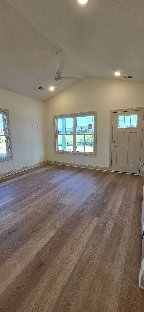 3 bed, 2.0 bath, 1100 sqft, $1,950 — Photo 3