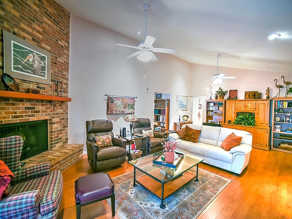 1st image of 1115 Sherbourne Way