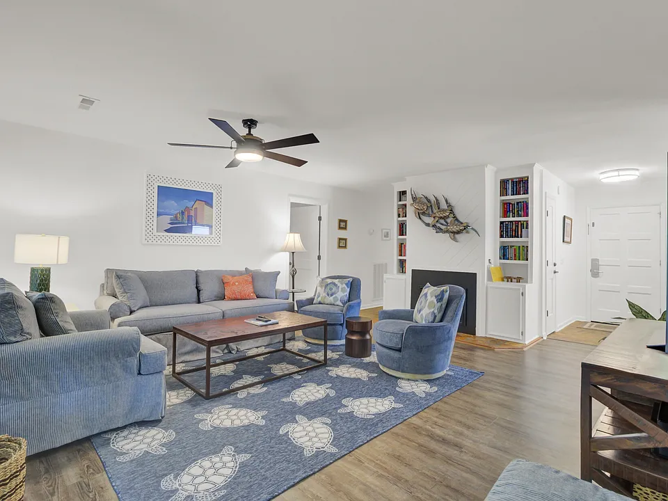 5 Lake Village Ln