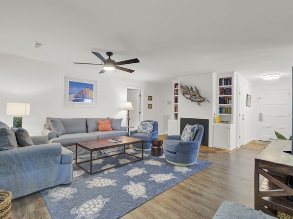 5 Lake Village Ln