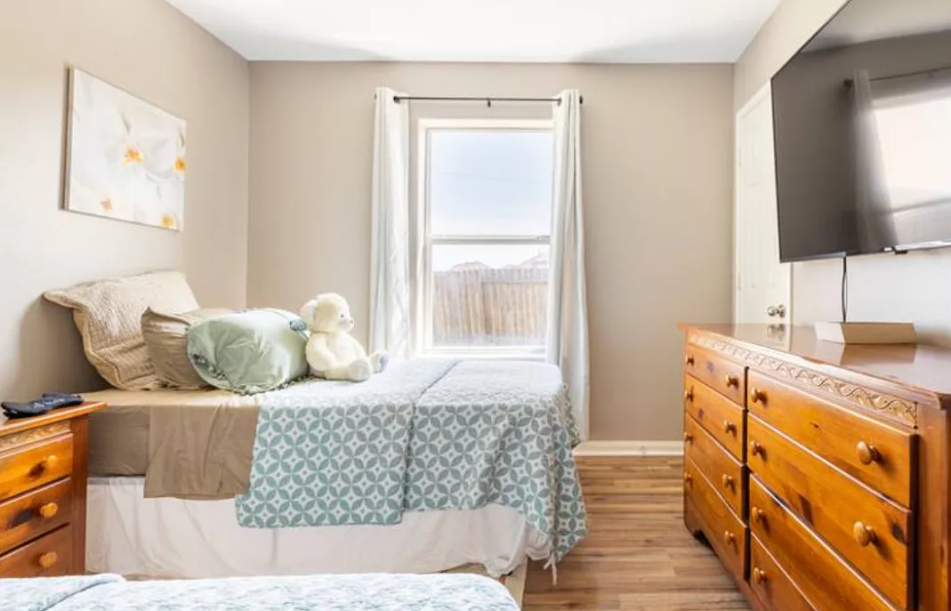 4 bed, $3,900 — Photo 4