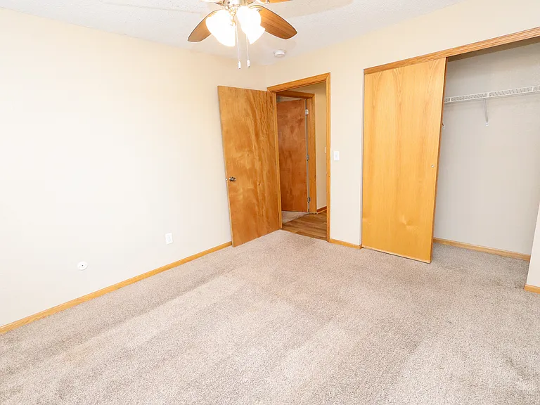 Clark Place Apartments & Townhomes — Photo 31