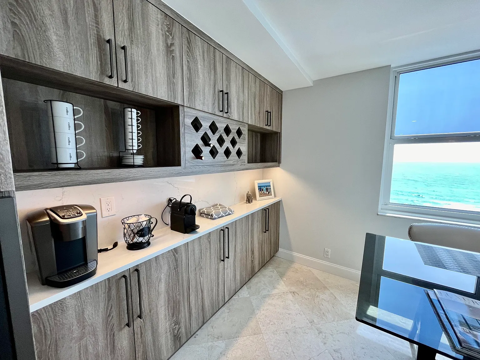 2 bed, 2.0 bath, 1400 sqft, $7,500 — Photo 4