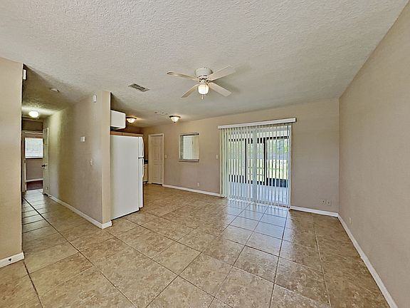 4th image of 527 Brighton Way