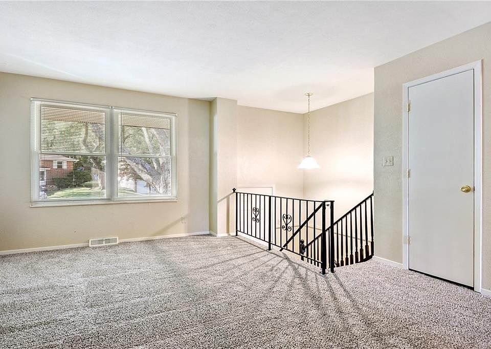 15400 E 49th St, Kansas City, MO 64136 | Zillow