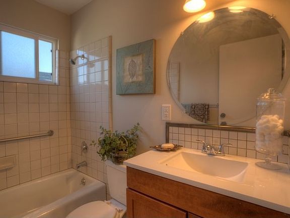 5th image of 2070 Brown Ave