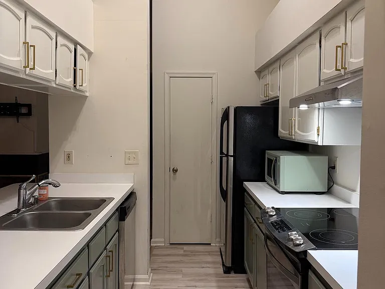 2601 Camelback Ln #12 — Photo 3