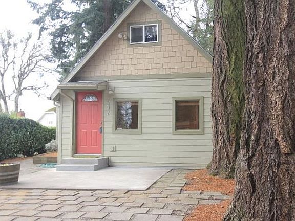 2nd image of 907 Kingwood Dr NW