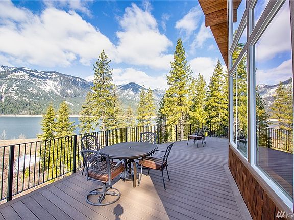 Great for entertaining, this low maintenance deck is the perfect place to sit back and enjoy the views!
