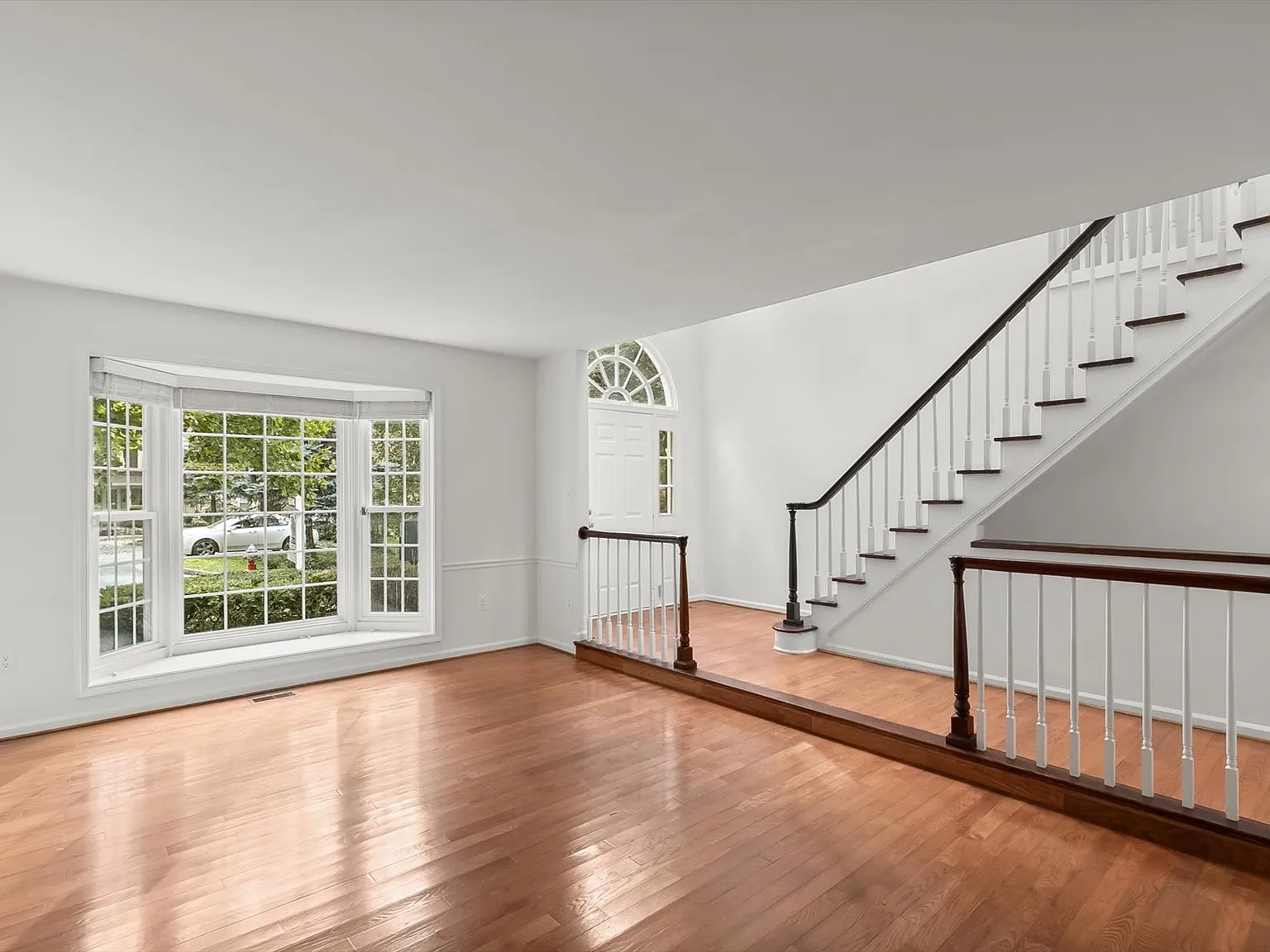 3 bed, 3200 sqft, $5,900 — Photo 4