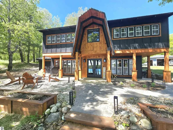 10172 Carmichael Dr NE, Mancelona, MI 49659