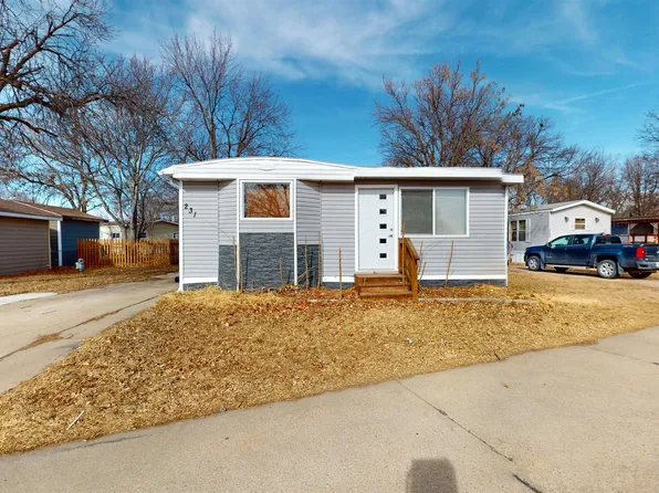 231 E Lawn Ct, Kearney, NE 68847