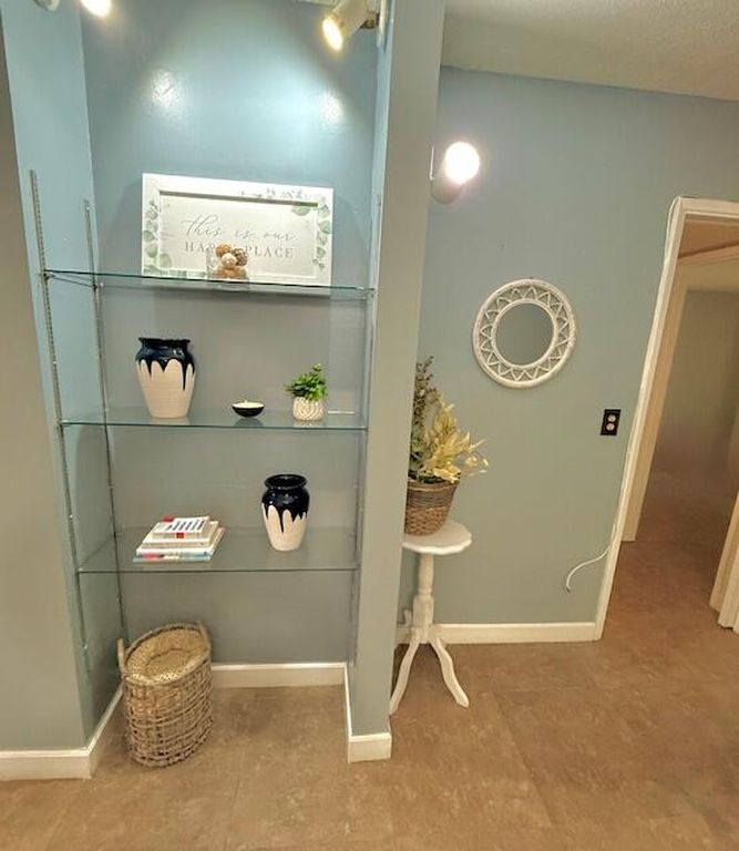 2202 S Cypress Bend Drive #101, photo 8