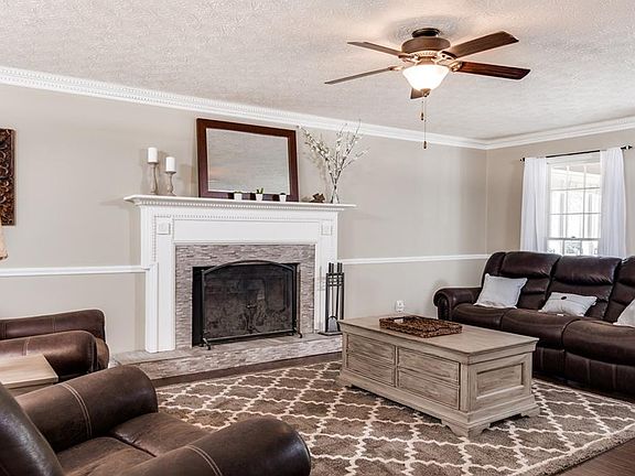 4th image of 4279 Wood Creek Dr