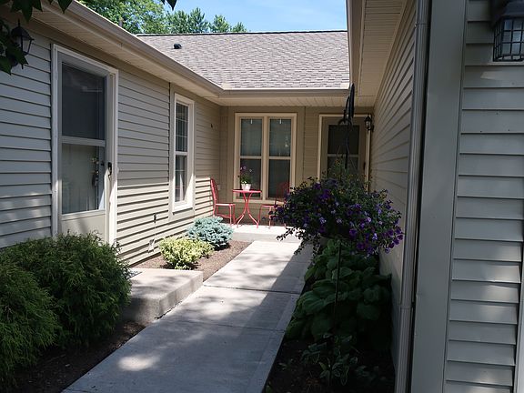 Courtyard to front door