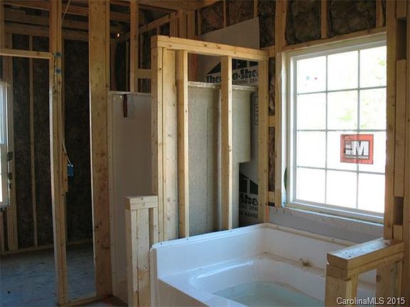5th image of 105 Lauren Ln