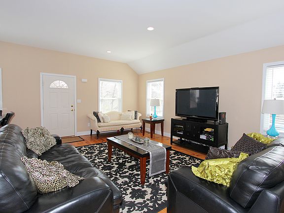 5th image of 23 Hampton Dr
