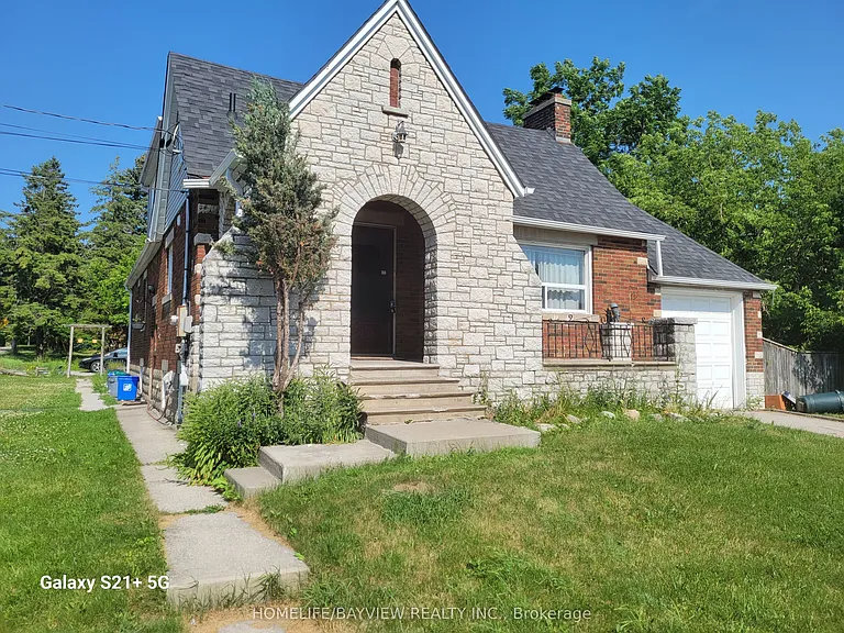 275 Main St N — Photo 2