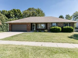 1102 S Garden Ct, Mahomet, IL 61853