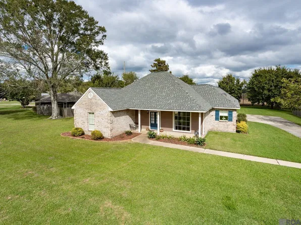 2824 Emily Dr, Port Allen, LA 70767