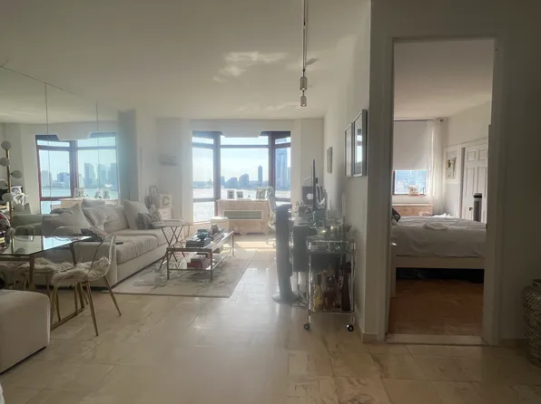 350 Albany Street 12C image 2 of 10
