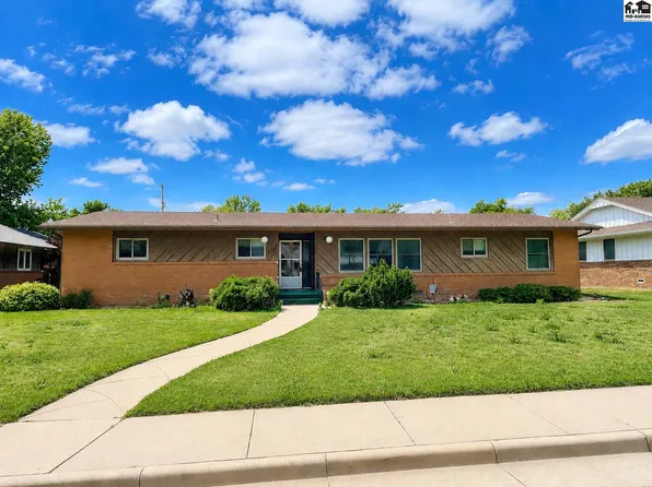 223 Cambridge Dr, Pratt, KS 67124