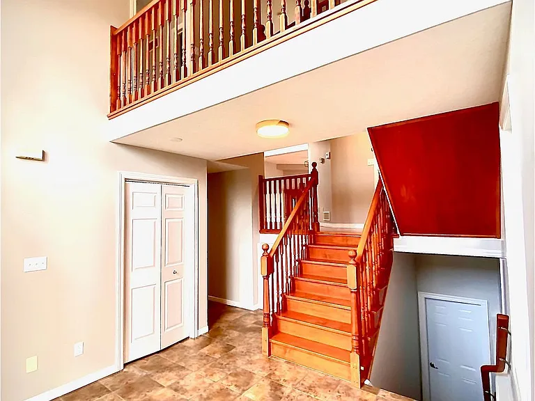 154 Severn Dr #UPPER — Photo 3